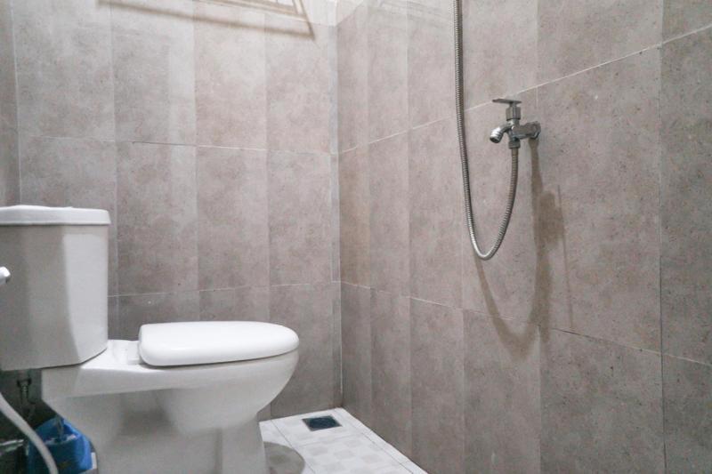 Hotel Reddoorz Syariah Near Exit Tol Malang Habitación foto